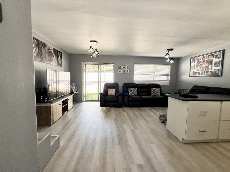2 Bedroom Property for Sale in Flamingo Vlei Western Cape
